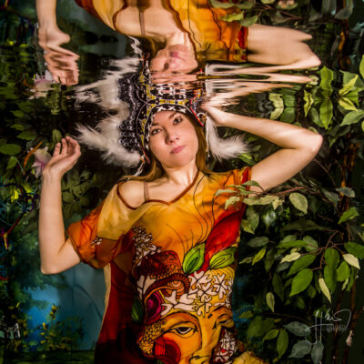 Undre water indian woman